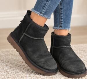 UGG Women’s Size 6 Black Suede Ankle Boots Shearling Lined Classic Pull On